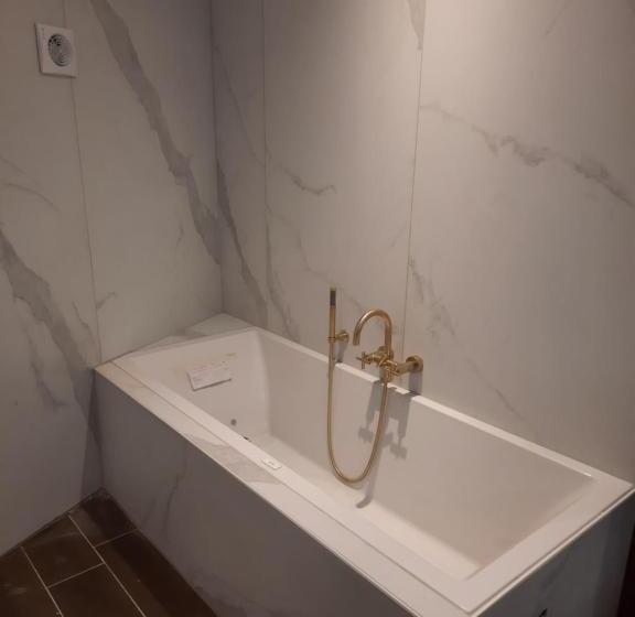 سوییت جونیور, La Bergerie De Lives