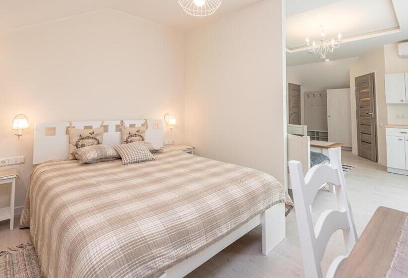 اتاق خانوادگی, Atostogu Sala