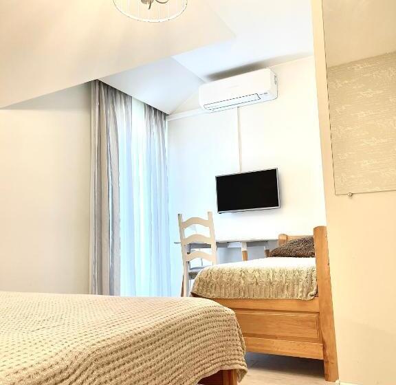 Economy Triple Room, Atostogu Sala