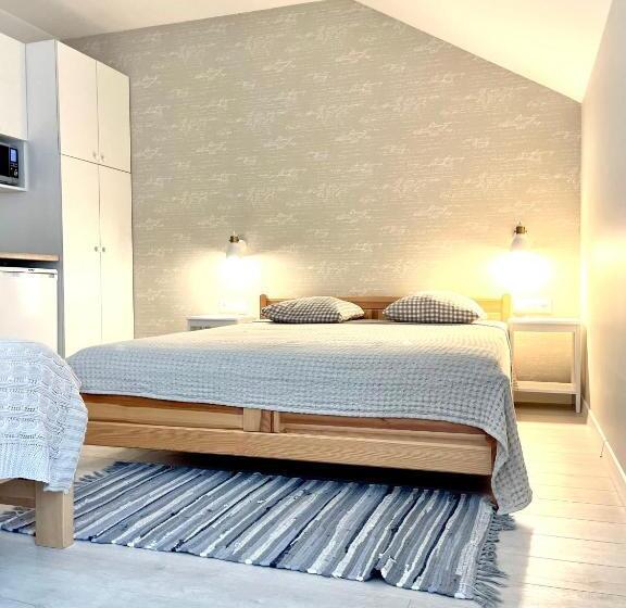 Economy Triple Room, Atostogu Sala