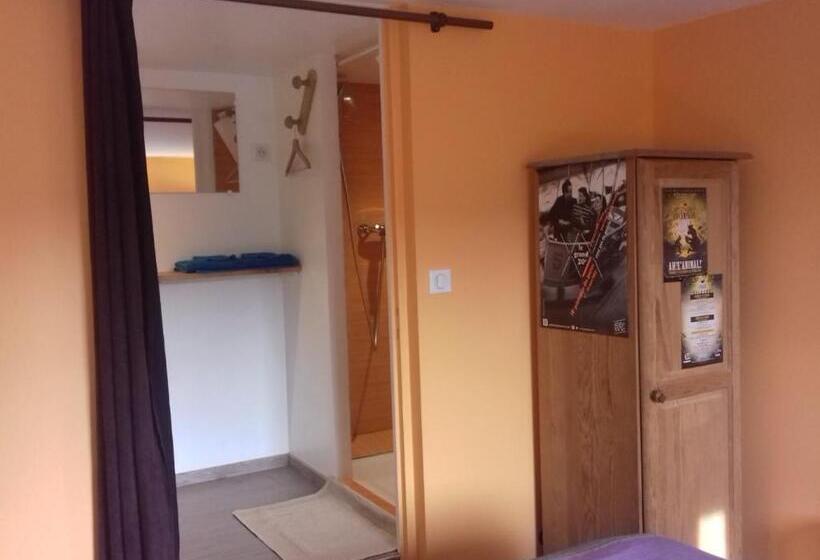 Номер Стандарт, Chez Claire