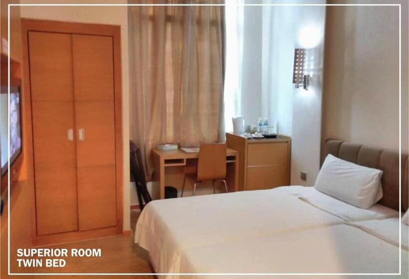 Quarto Superior, Courtyard Hotel @ 1borneo