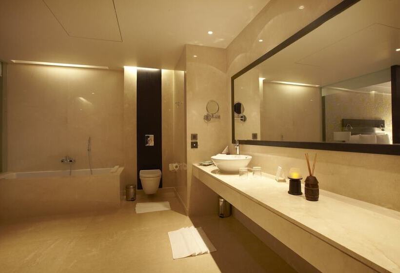 套房, Crowne Plaza Pune City Centre, An Ihg