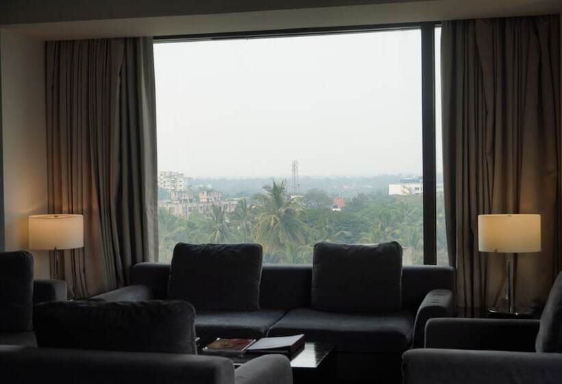Люкс, Crowne Plaza Pune City Centre, An Ihg