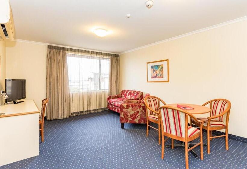 סוויטה, Heartland Hotel Auckland Airport