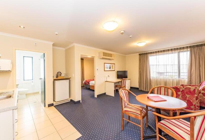 סוויטה, Heartland Hotel Auckland Airport