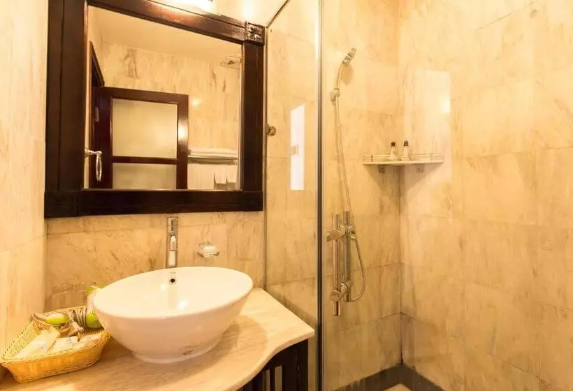 اتاق لوکس با چشم‌انداز استخر, Mai Chau Lodge