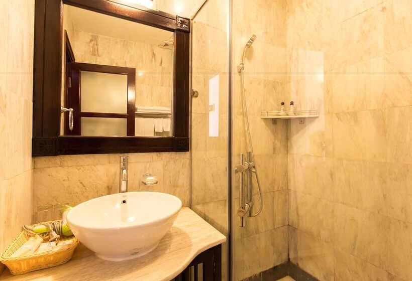 اتاق لوکس با چشم‌انداز استخر, Mai Chau Lodge