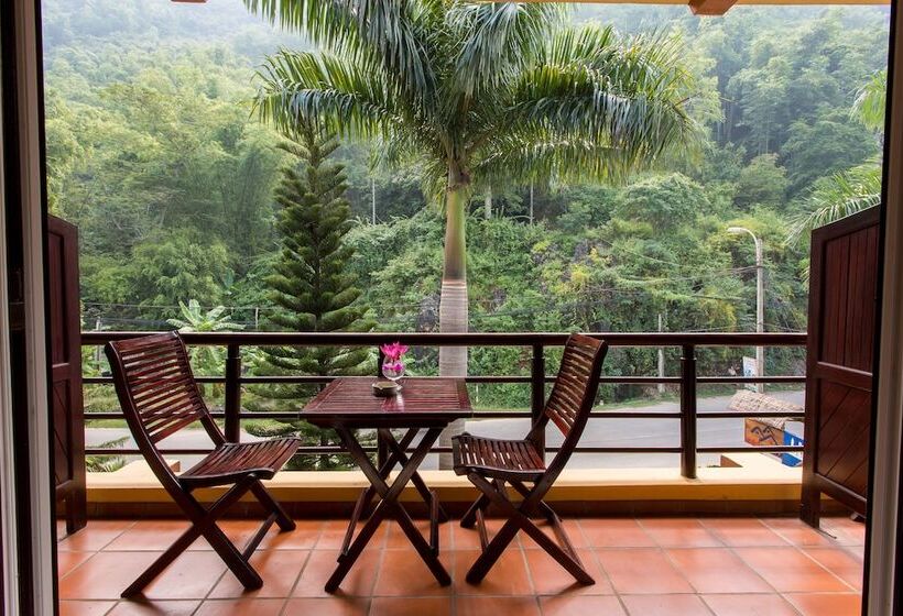 اتاق لوکس با چشم‌انداز استخر, Mai Chau Lodge