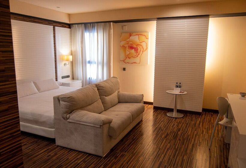 سوییت, Malaga Nostrum Airport