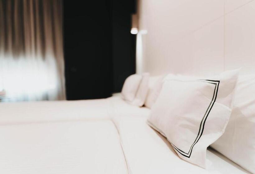 اتاق استاندارد, Malaga Nostrum Airport