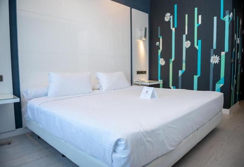 اتاق پرمیوم, Malaga Nostrum Airport