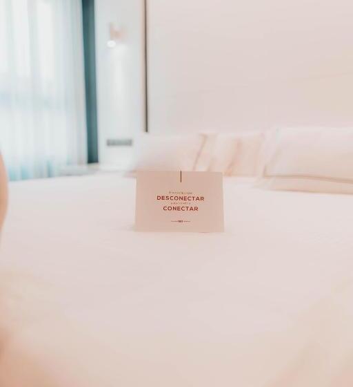 اتاق استاندارد با تخت بزرگ, Malaga Nostrum Airport