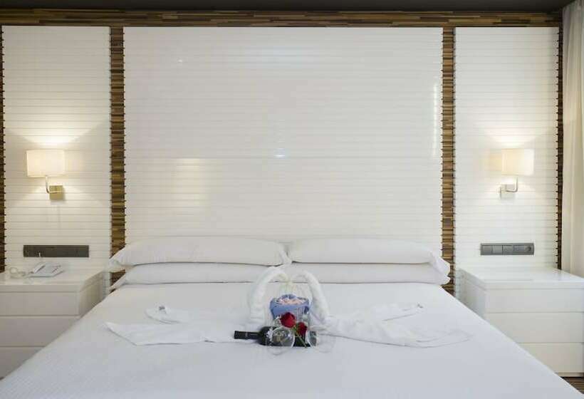 سوییت, Malaga Nostrum Airport