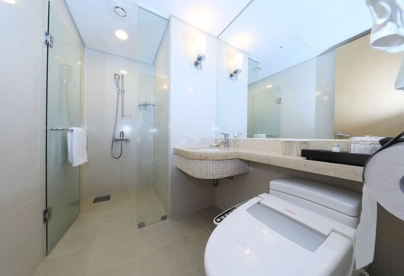 اتاق استاندارد با چشم‌انداز کوهستان, Ocean Suites Jeju