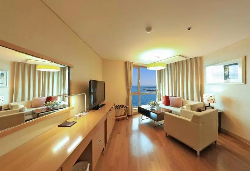 اتاق لوکس با چشم‌انداز دریا, Ocean Suites Jeju