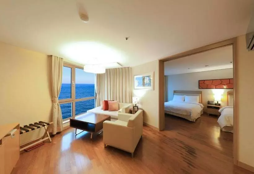 اتاق لوکس با چشم‌انداز دریا, Ocean Suites Jeju