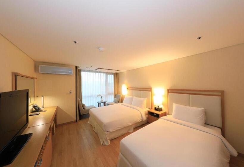 اتاق استاندارد با چشم‌انداز کوهستان, Ocean Suites Jeju