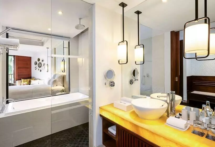 Quarto Superior com Sacada, Pullman Danang Beach Resort