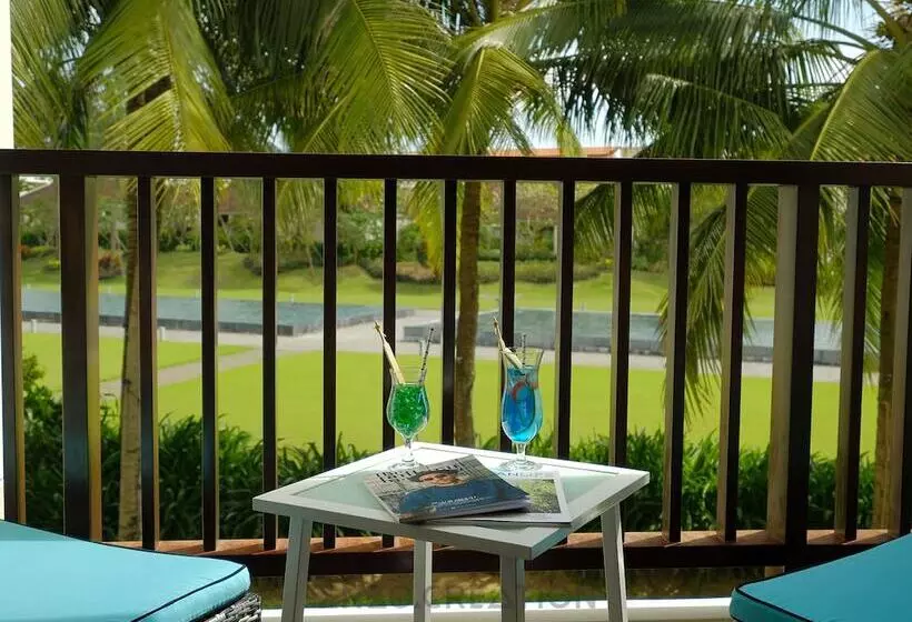Quarto Superior com Sacada, Pullman Danang Beach Resort