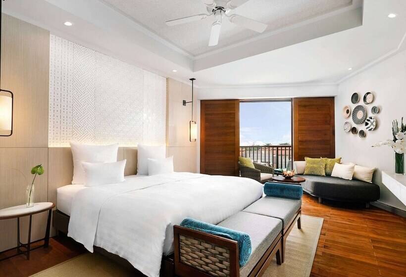 带观景的豪华间, Pullman Danang Beach Resort
