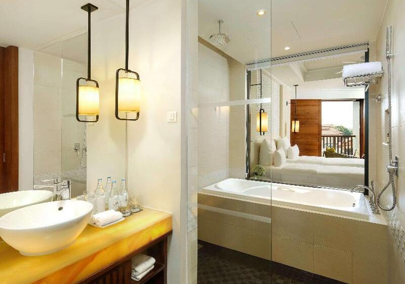 带观景的豪华间, Pullman Danang Beach Resort