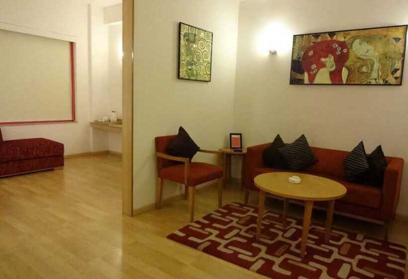 行政套房, Red Fox By Lemon Tree Hotels, Hyderabad