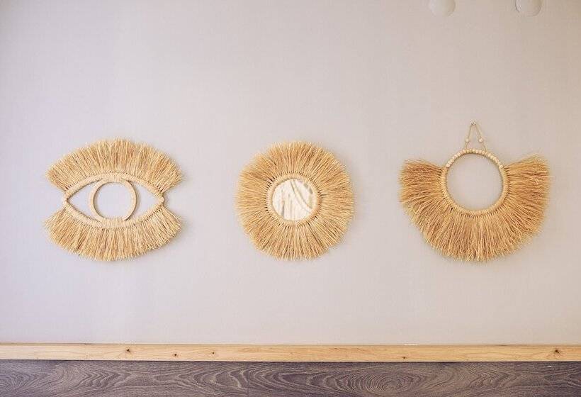 Quarto Familiar, Royal City