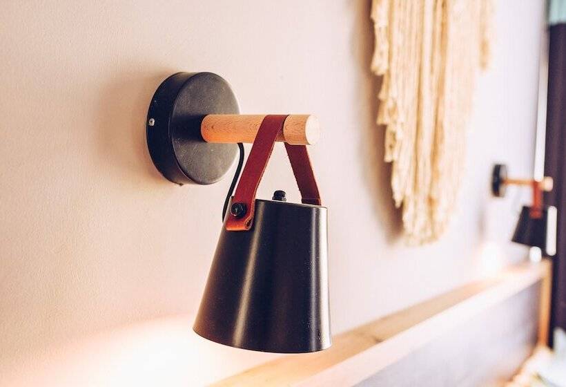 Quarto Familiar, Royal City