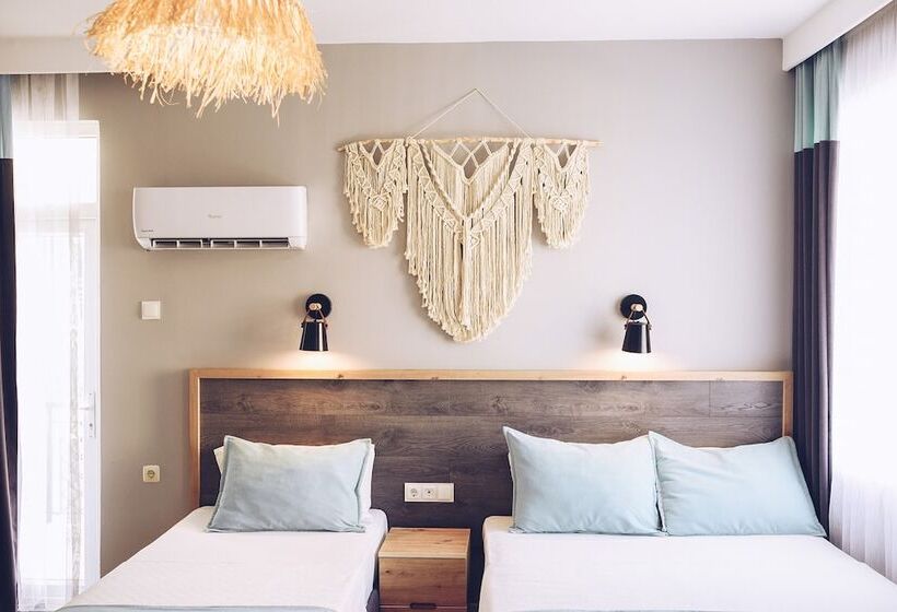 Quarto Familiar, Royal City