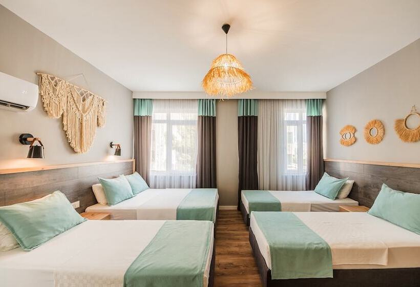 Quarto Familiar, Royal City