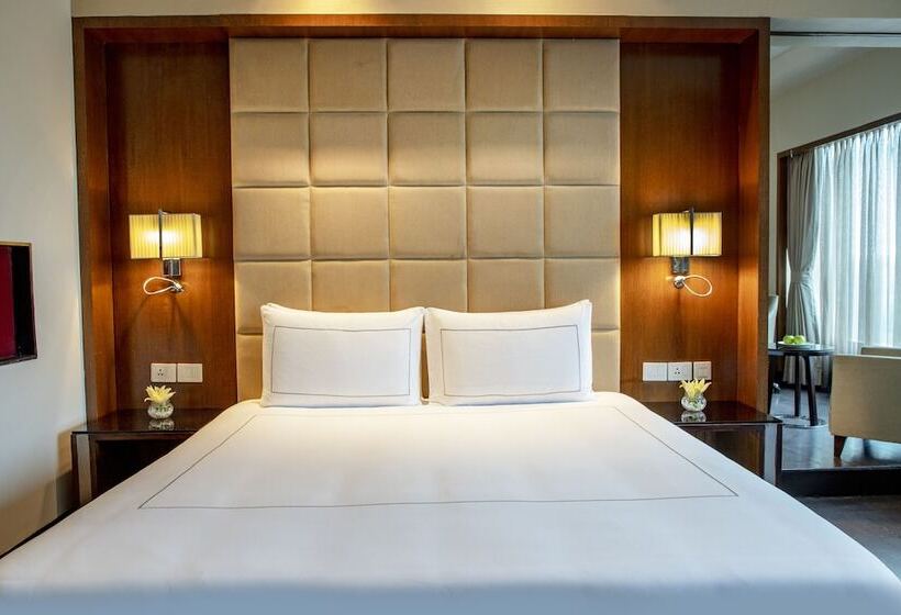 Номер Superior Вид на Бассейн, Taj Hotel & Convention Centre, Agra
