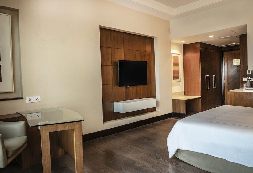 اتاق سوپریور با چشمانداز استخر, Taj Hotel & Convention Centre, Agra