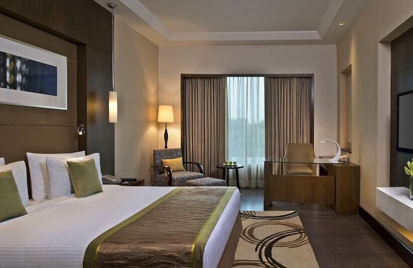 اتاق سوپریور با چشمانداز استخر, Taj Hotel & Convention Centre, Agra