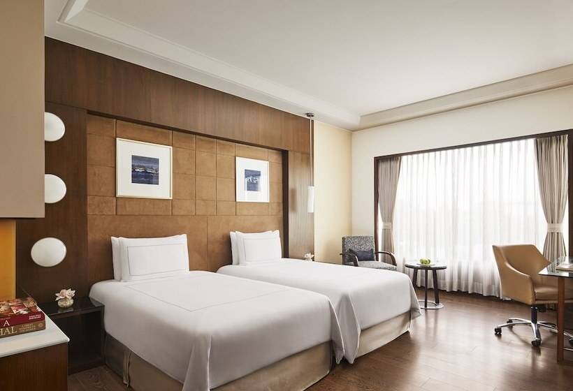 اتاق سوپریور با چشمانداز استخر, Taj Hotel & Convention Centre, Agra