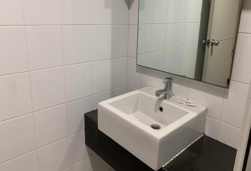 Номер Deluxe, Glodok Plaza