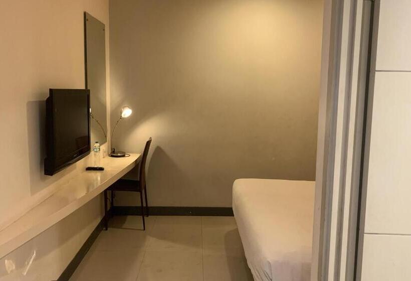 Номер Deluxe, Glodok Plaza