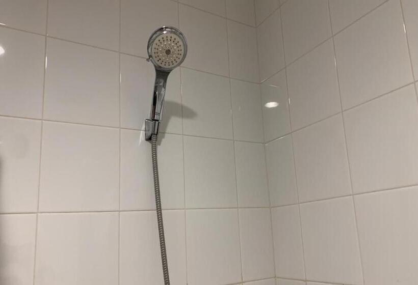 Номер Deluxe, Glodok Plaza