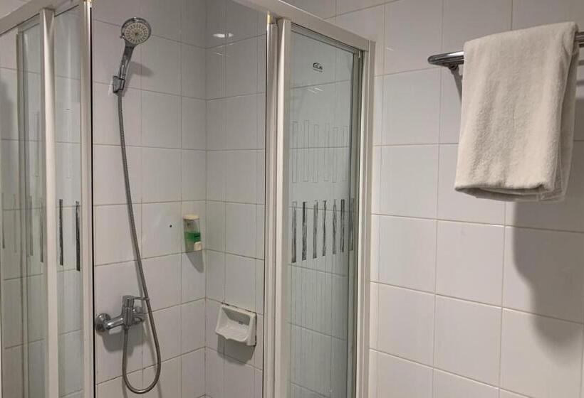 Номер Deluxe, Glodok Plaza