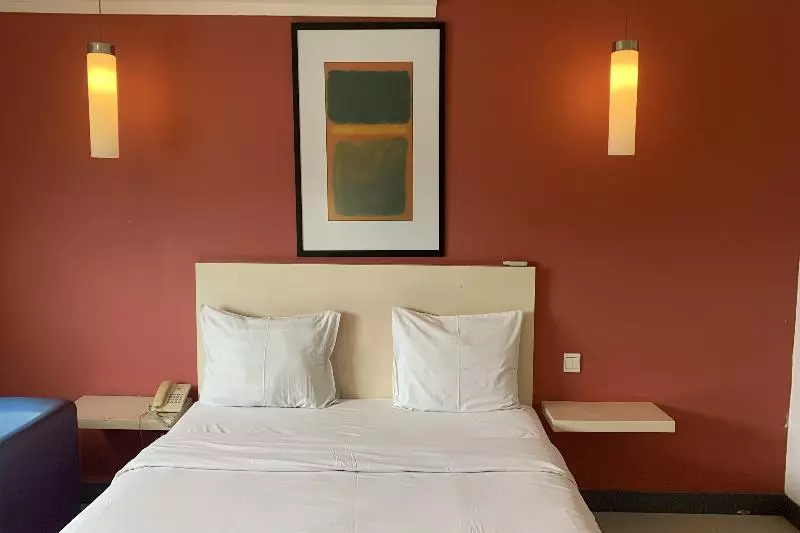 Suite, Glodok Plaza