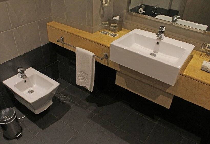 Номер Deluxe, Time Grand Plaza Hotel, Dubai Airport