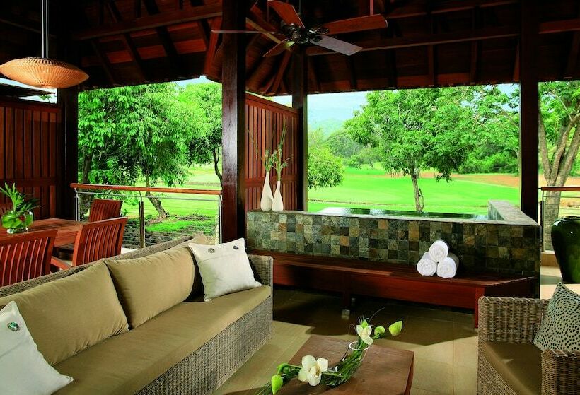 سوییت پرستیژ, Anahita Golf & Spa Resort
