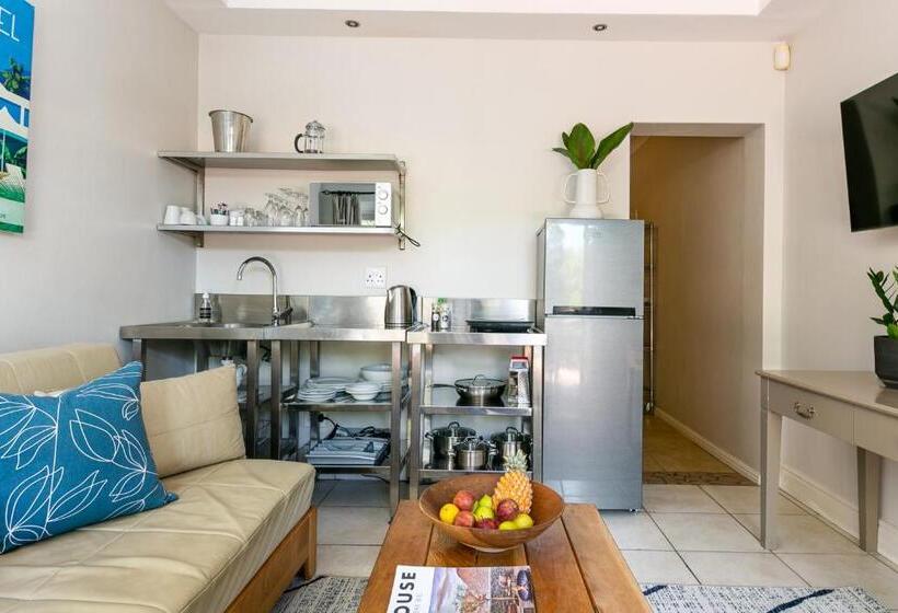 Студио Стандарт Вид на Бассейн, Camps Bay Village   Studios And Apartments