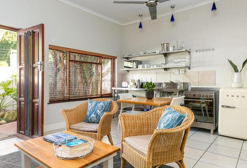 Студио Стандарт Вид на Сад, Camps Bay Village   Studios And Apartments