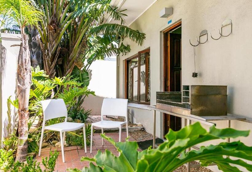 Студио Стандарт Вид на Сад, Camps Bay Village   Studios And Apartments