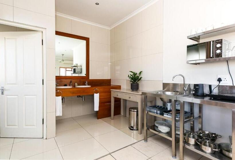 Студия Стандарт Вид на Море, Camps Bay Village   Studios And Apartments