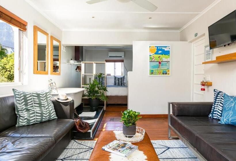 Студия Superior, Camps Bay Village   Studios And Apartments