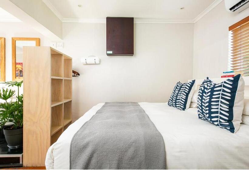 Студия Superior, Camps Bay Village   Studios And Apartments