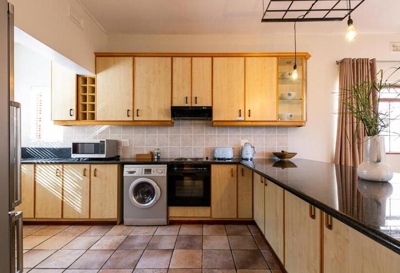 דירת חדר בקומת קרקע, Camps Bay Village   Studios And Apartments