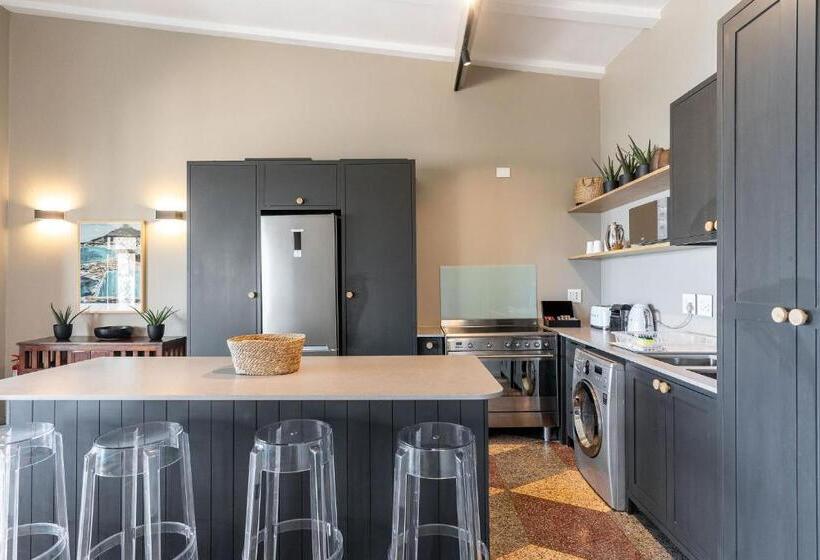 דירת חדר נוף לים, Camps Bay Village   Studios And Apartments
